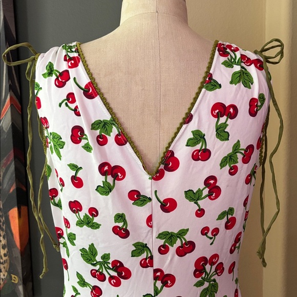 Pinup Couture Dress - Picture 5 of 7